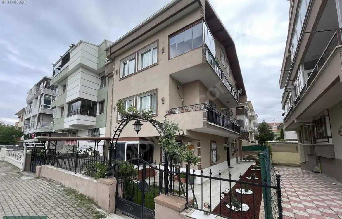 Ankara Gazide Yatırımlık Bina | 300m² Arsa | Hastane & Kampüs Yakını