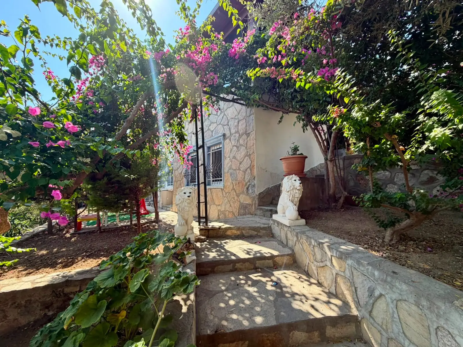 Bodrum Gümüşlük Deniz Manzaralı Plaj Kullanımlı Satıl Villa