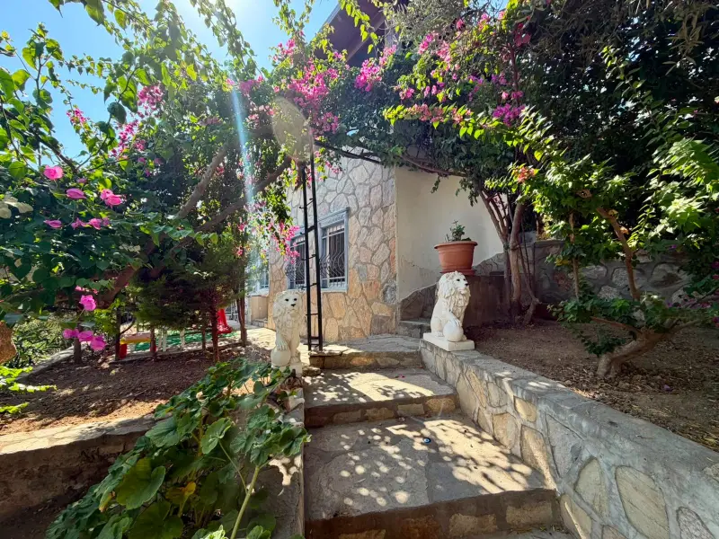 Bodrum Gümüşlük Deniz Manzaralı Plaj Kullanımlı Satıl Villa