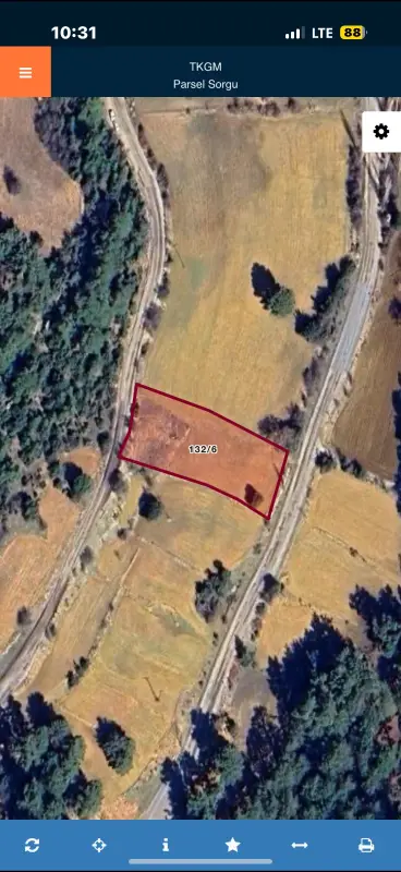 Muğla Menteşe Şenyaylada 2 yola cephesi bulunan 2461 m2 Tarla