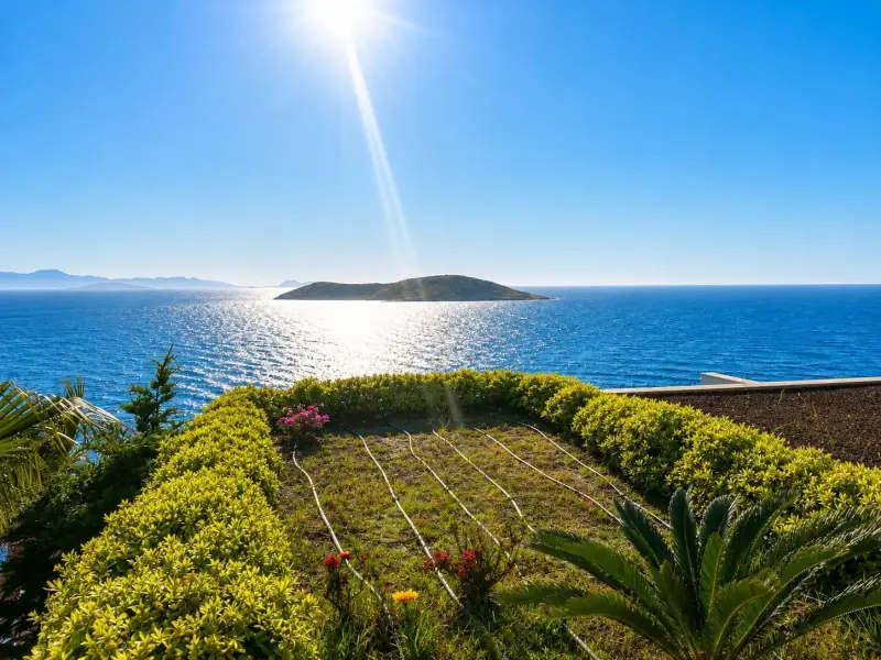 Bodrum Gümüşlük Deniz Manzaralı Özel Plajlı Satılık Daire