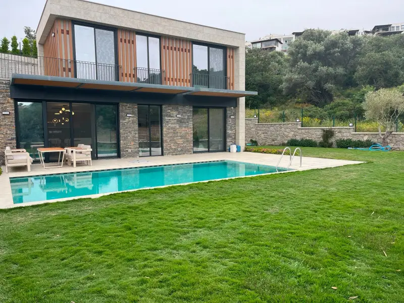 Bodrum Gümüşlük’te Denize 300 mt mesafede Site İçi Havuzlu Müstakil Villalar