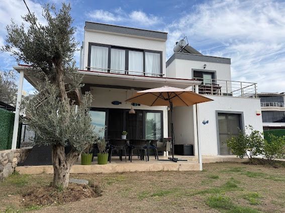 Bodrum Gümüşlük Köy Merkezinde Satılık Bahçe Katı Daire