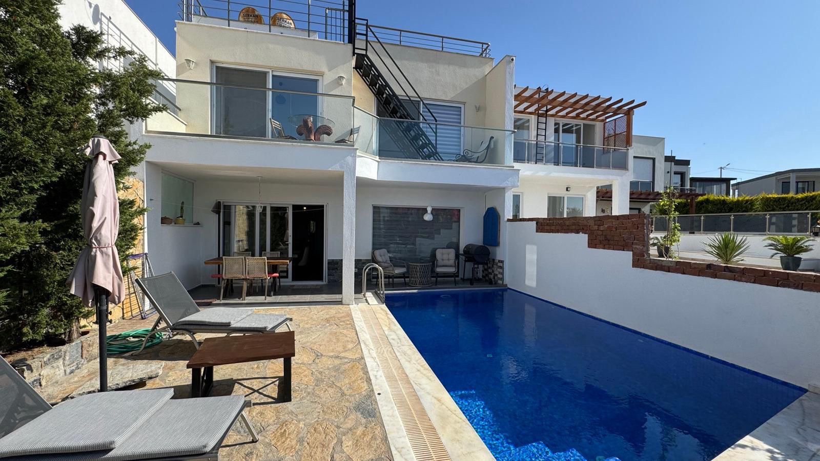Gümüşlük Koyunbaba Deniz Manzaralı Satılık Eşyalı Villa